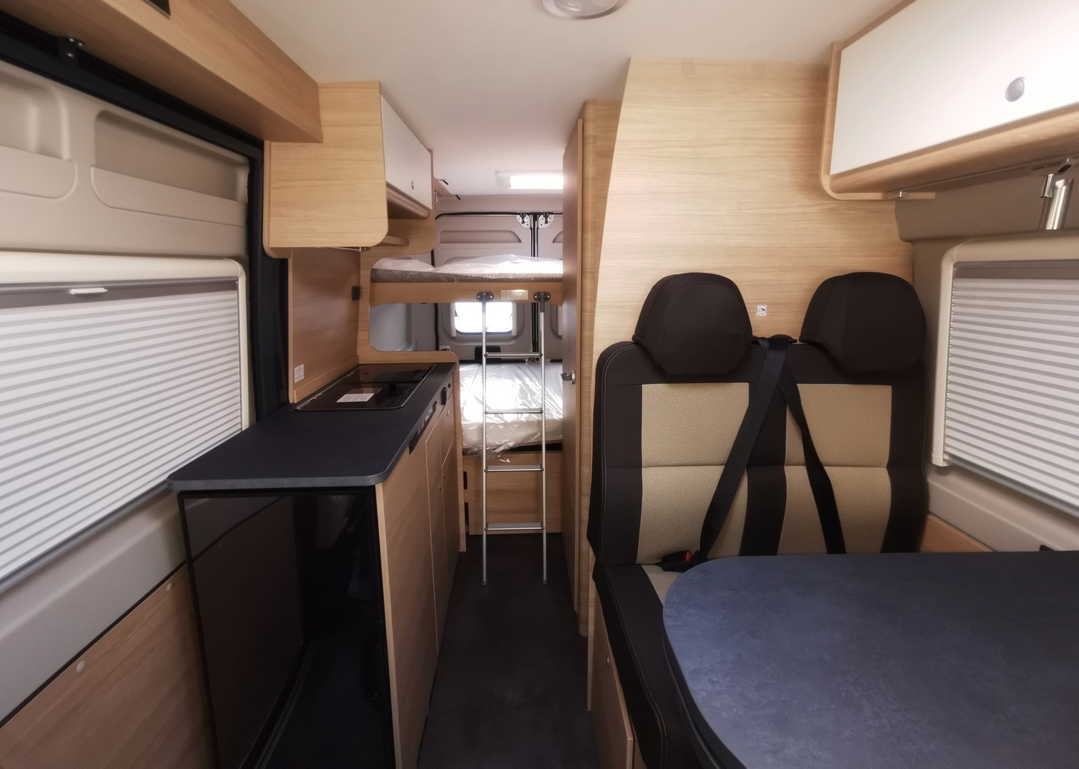 ROADCAR VAN R 601 2024