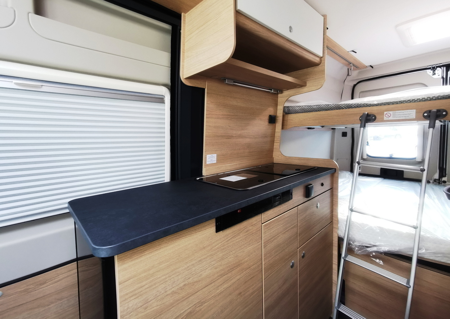 ROADCAR VAN R 601 2024