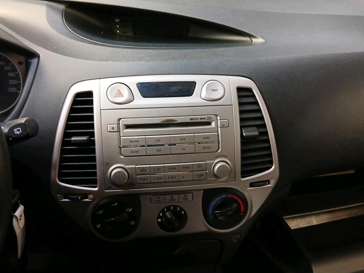 HYUNDAI i20 2011