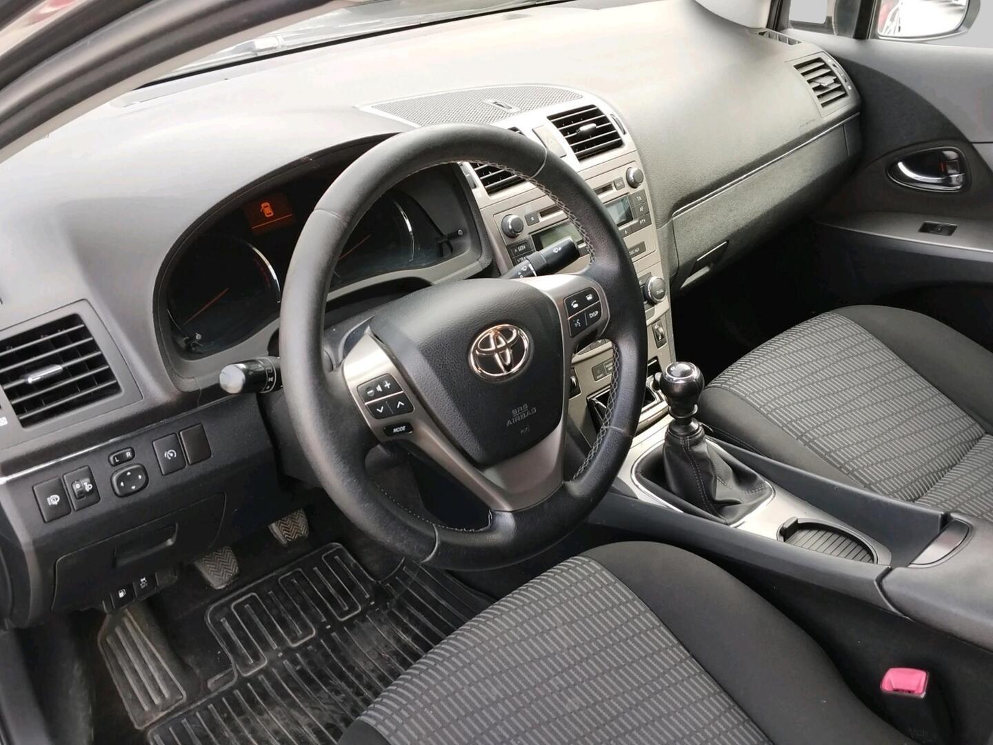 TOYOTA Avensis 2011