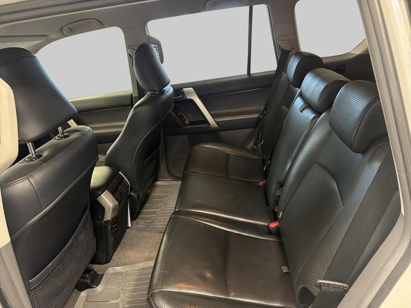 TOYOTA Land Cruiser 2010