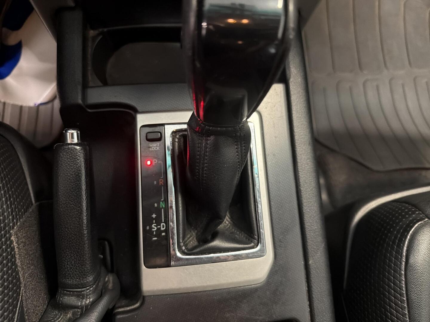 TOYOTA Land Cruiser 2010