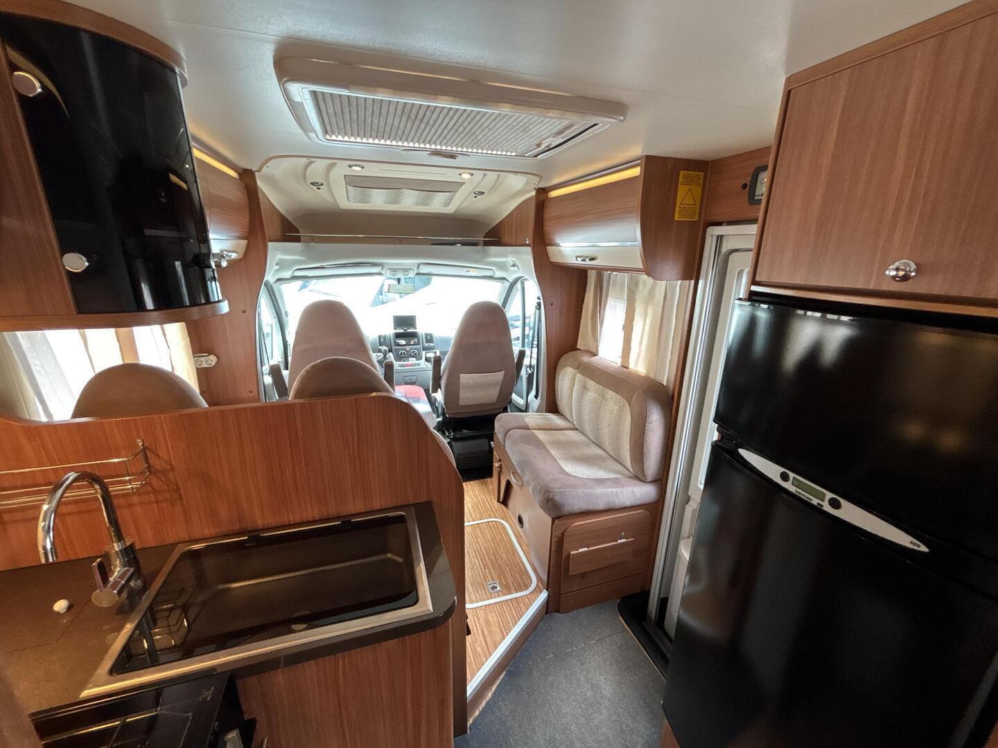 ADRIA CORAL S 670 SLT 2011