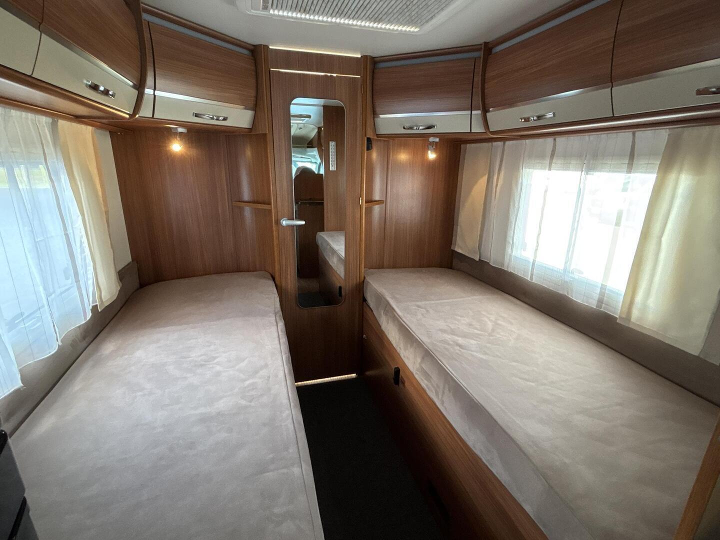 ADRIA CORAL S 670 SLT 2011