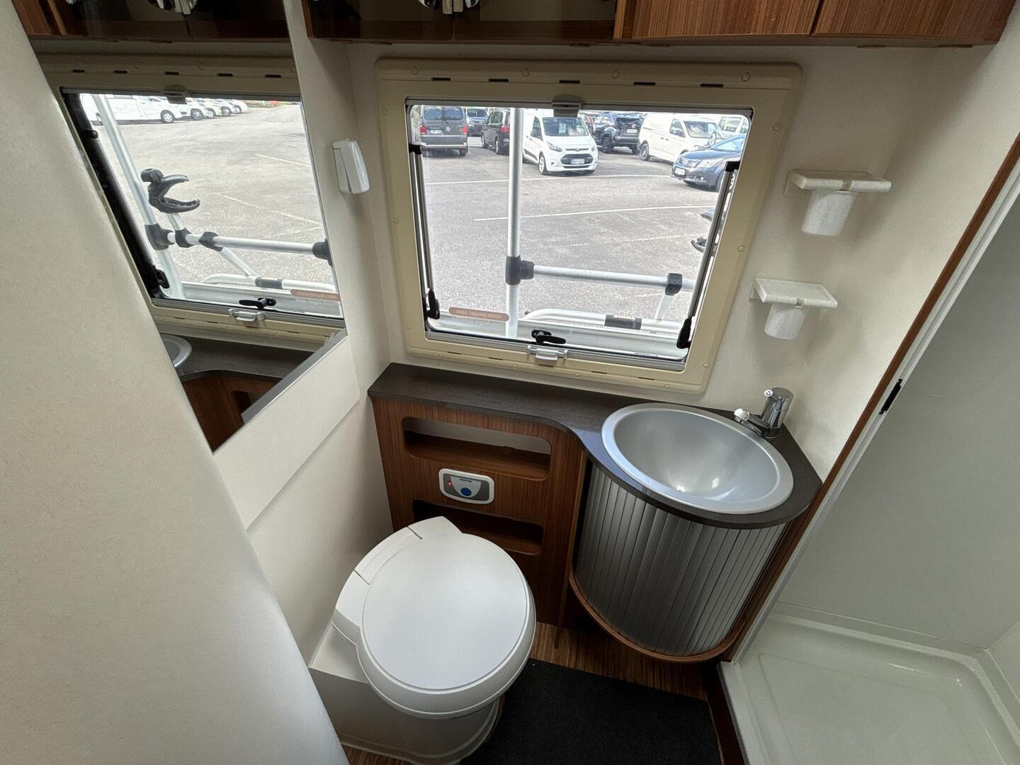 ADRIA CORAL S 670 SLT 2011