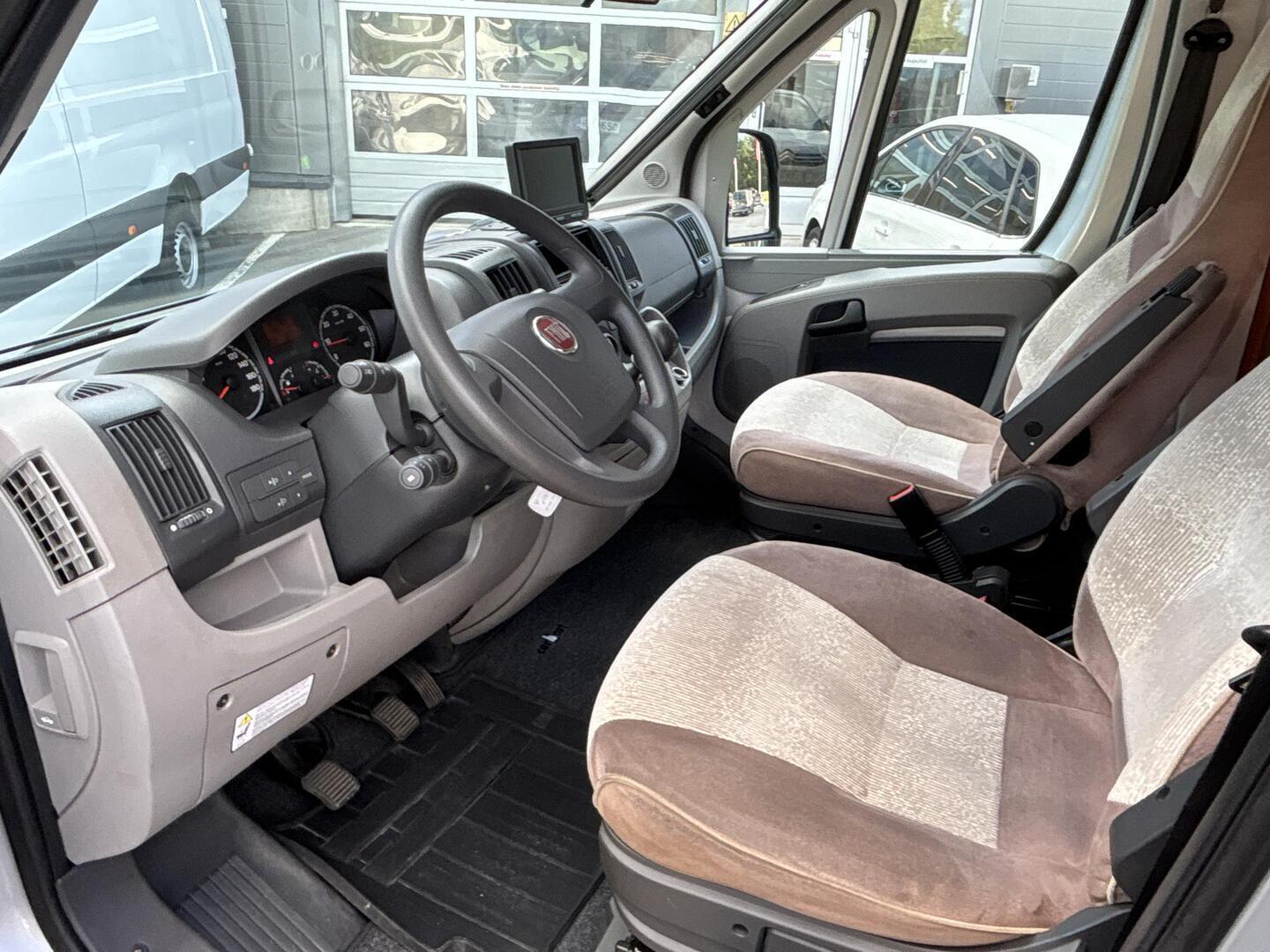 ADRIA CORAL S 670 SLT 2011