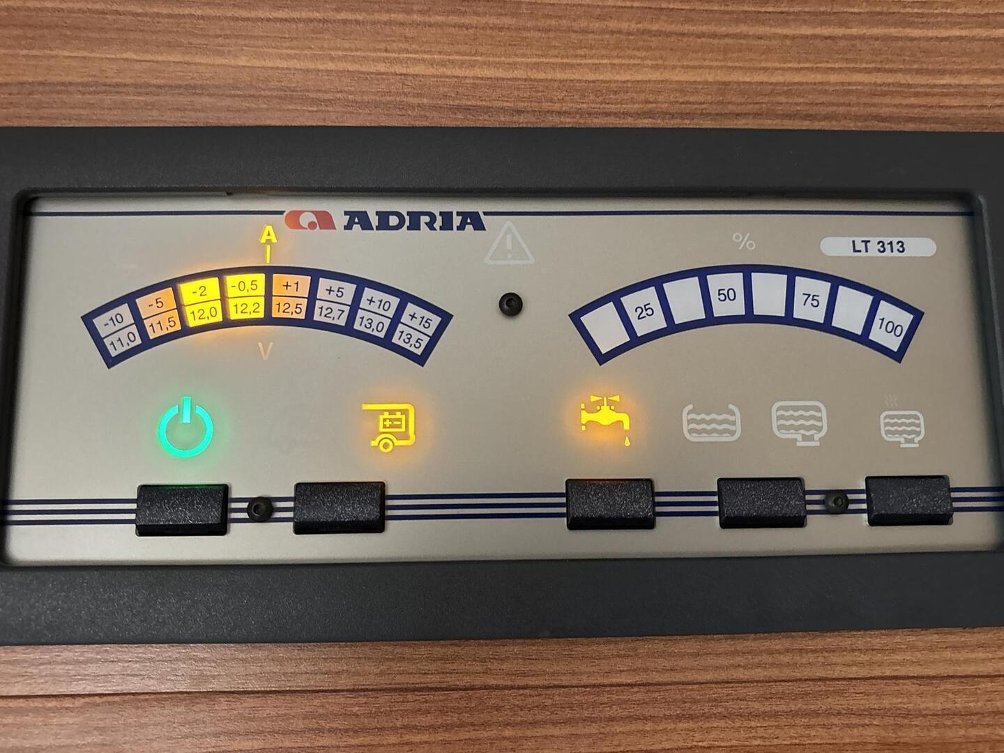 ADRIA CORAL S 670 SLT 2011