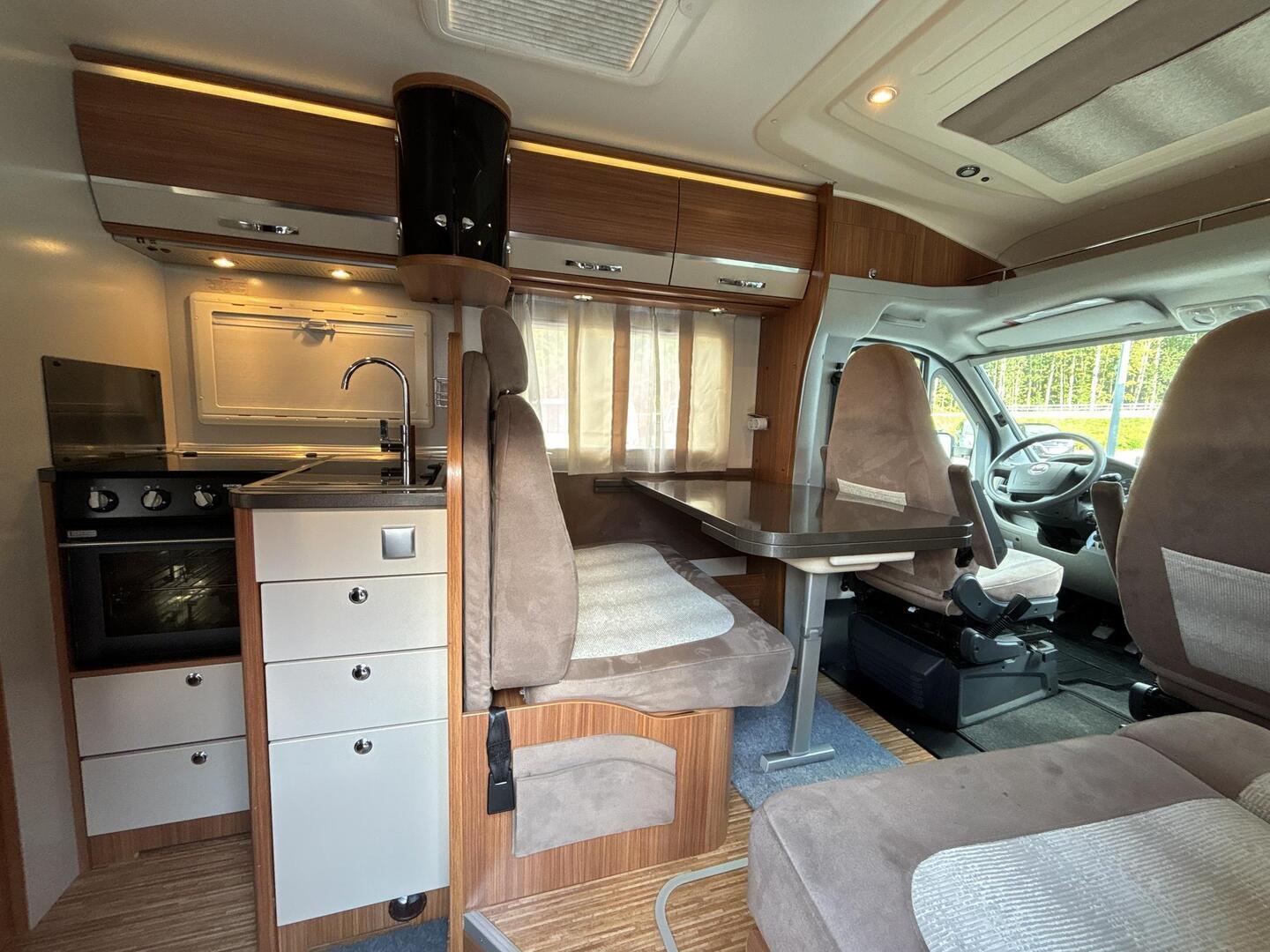 ADRIA CORAL S 670 SLT 2011