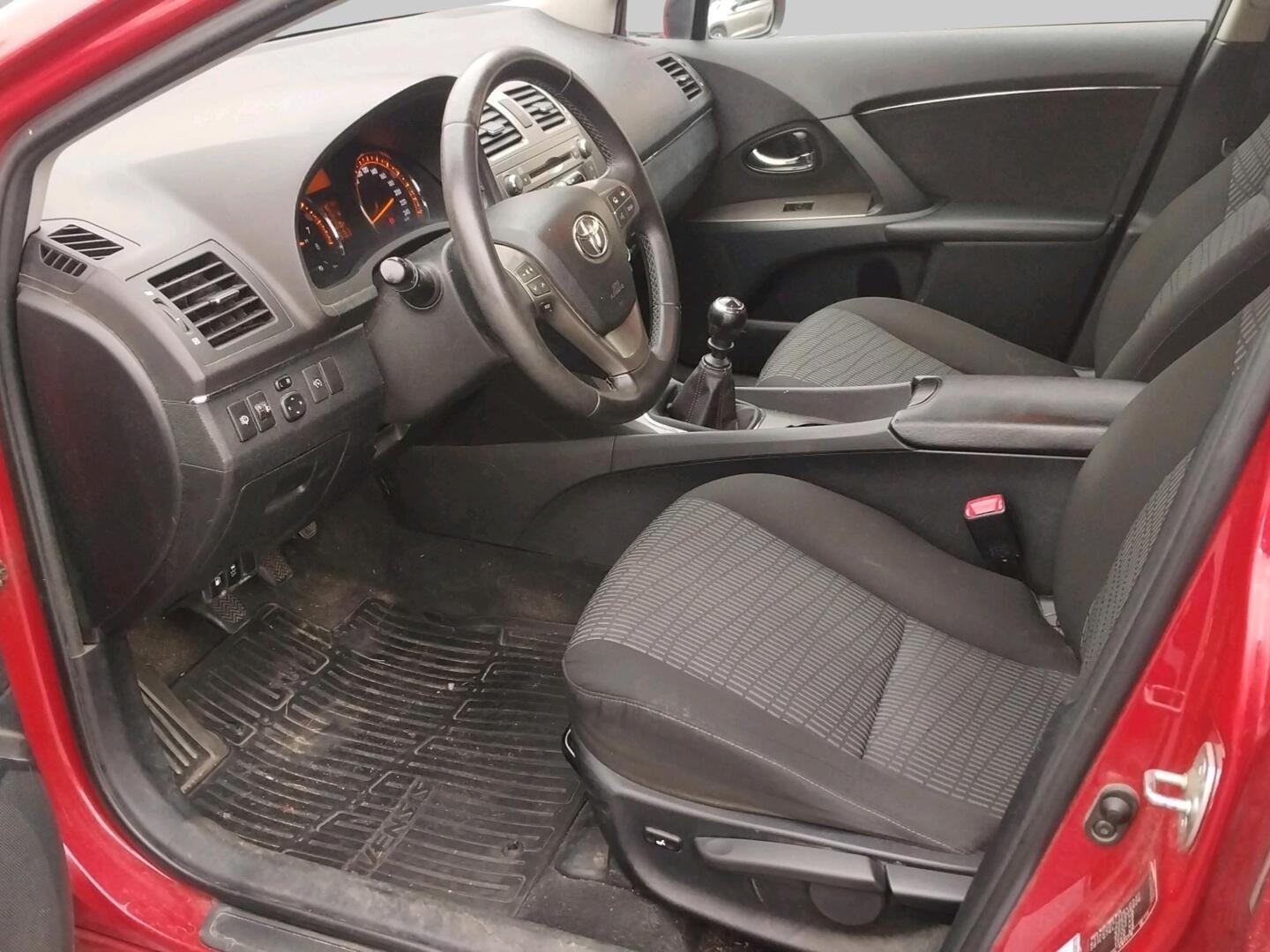 TOYOTA Avensis 2011