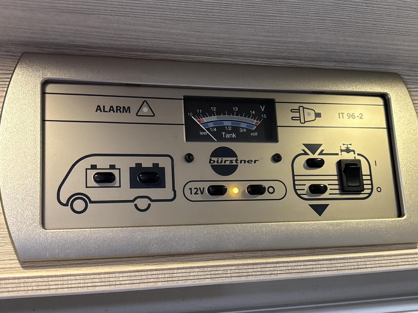 BÜRSTNER Nexxo T 715G 2013