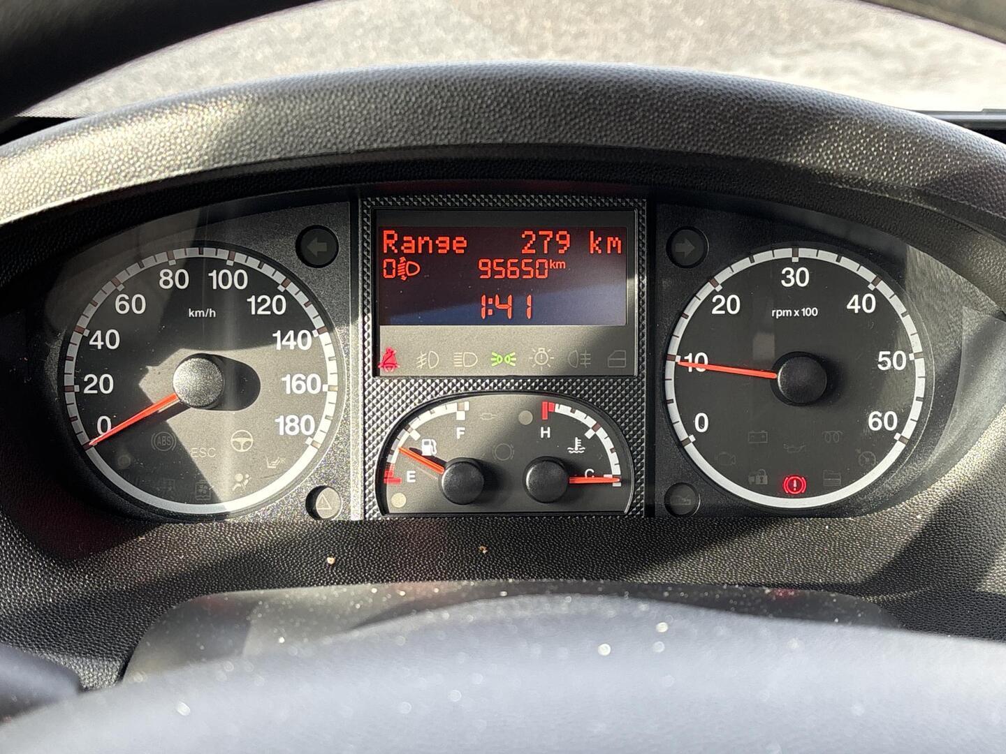 BÜRSTNER Nexxo T 715G 2013