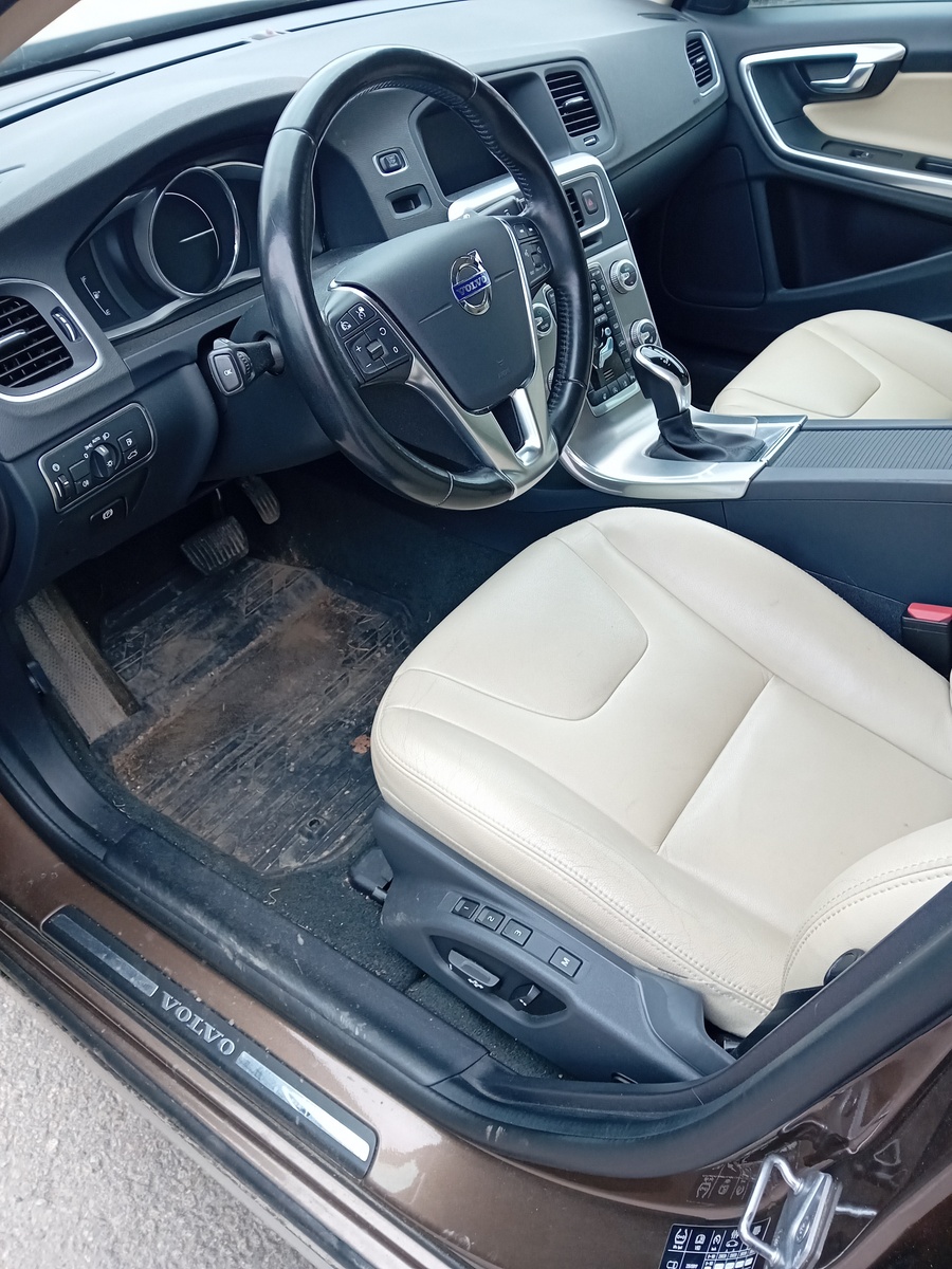 VOLVO V60 Cross Country 2017