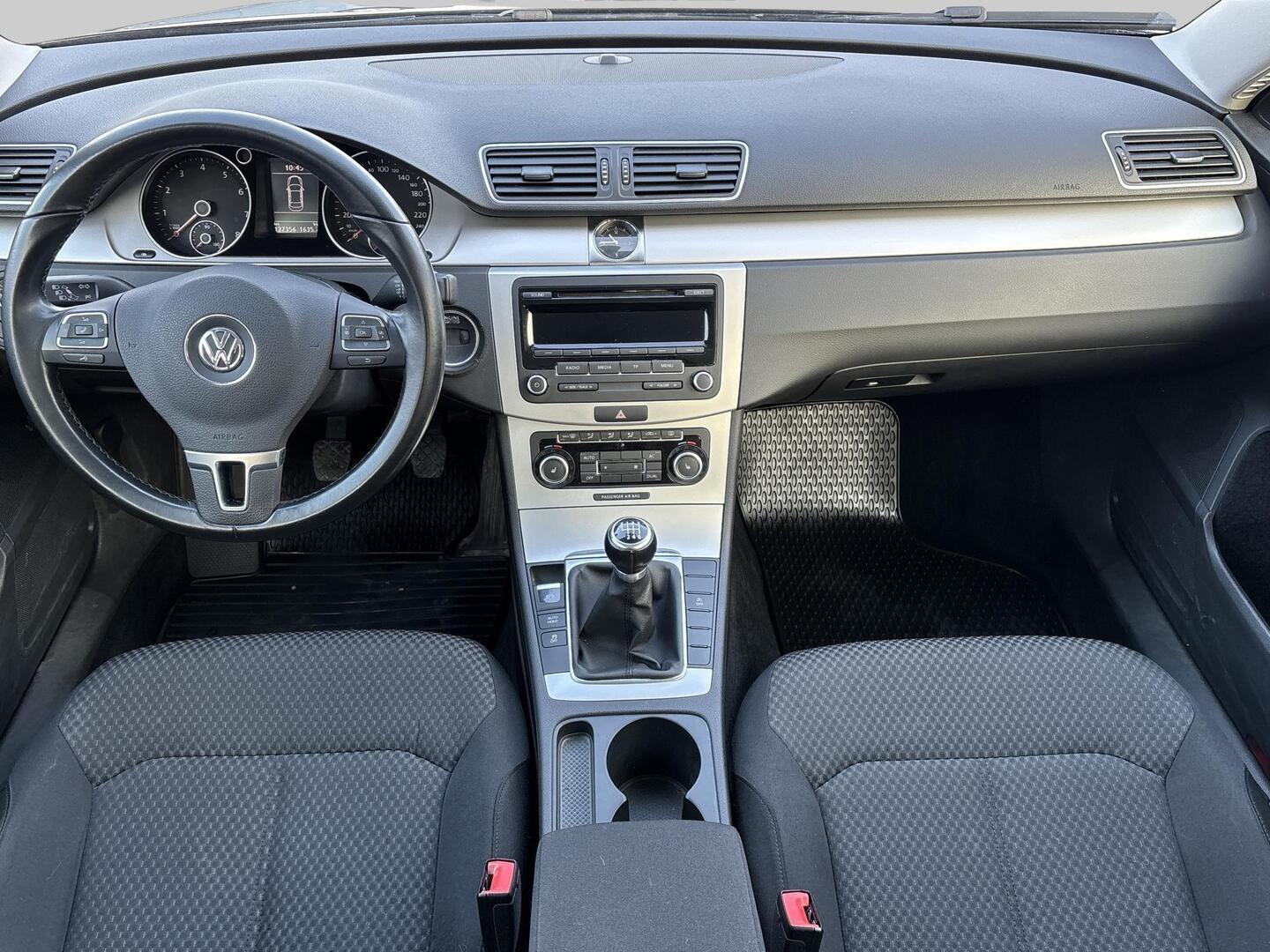 VOLKSWAGEN Passat 2012