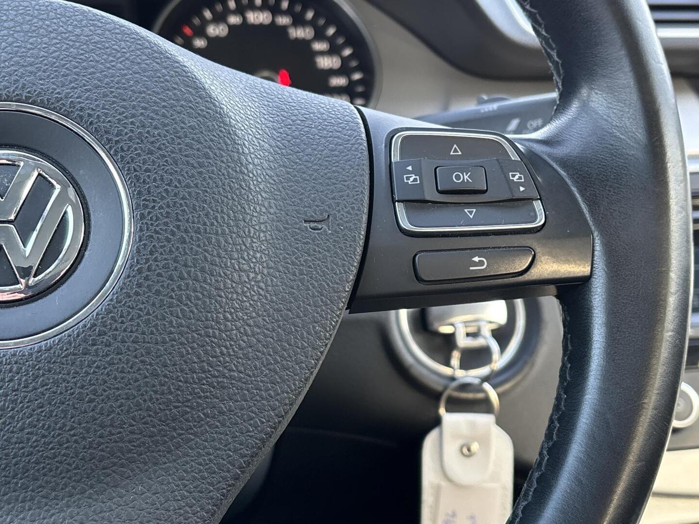 VOLKSWAGEN Passat 2012