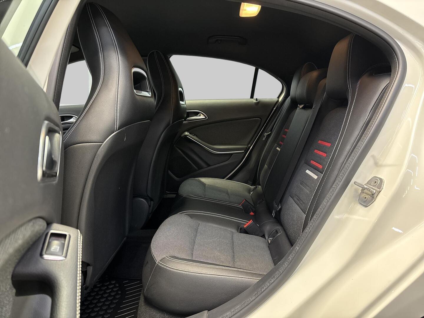 MERCEDES-BENZ A 2016