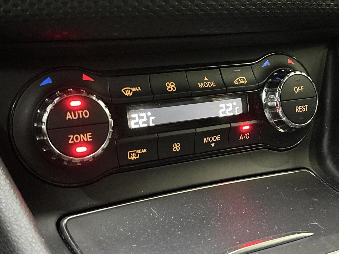 MERCEDES-BENZ A 2016