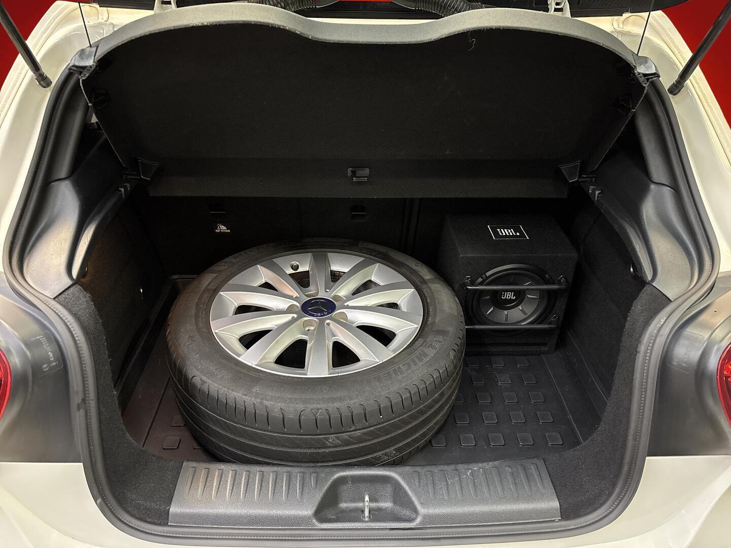 MERCEDES-BENZ A 2016