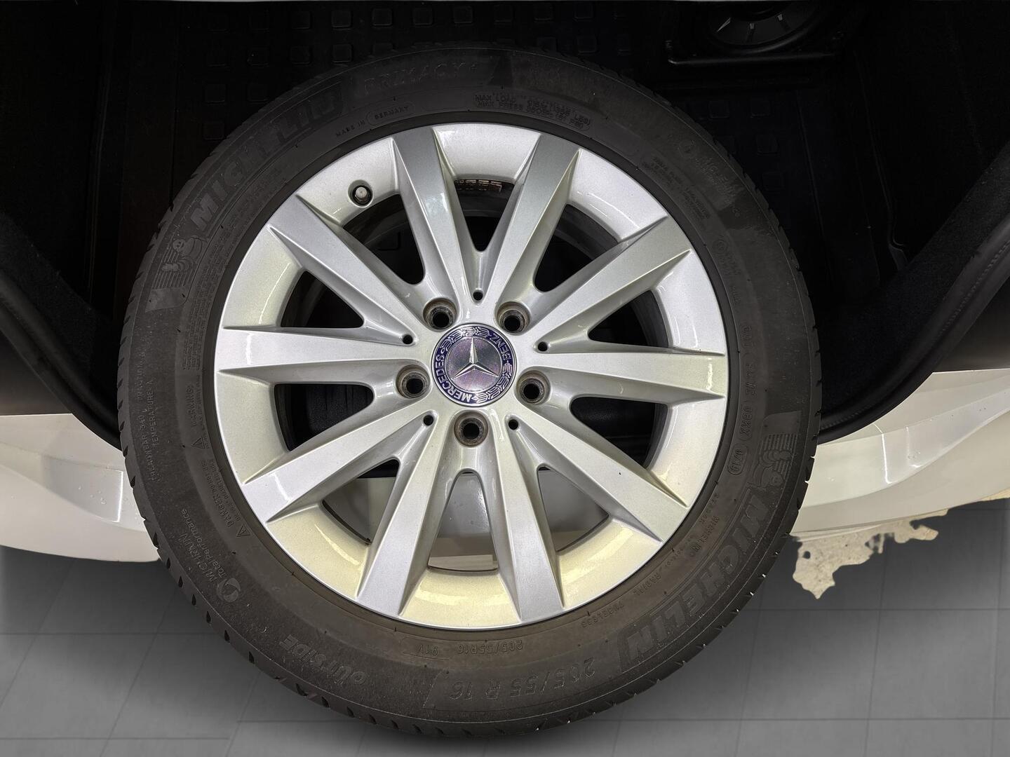 MERCEDES-BENZ A 2016