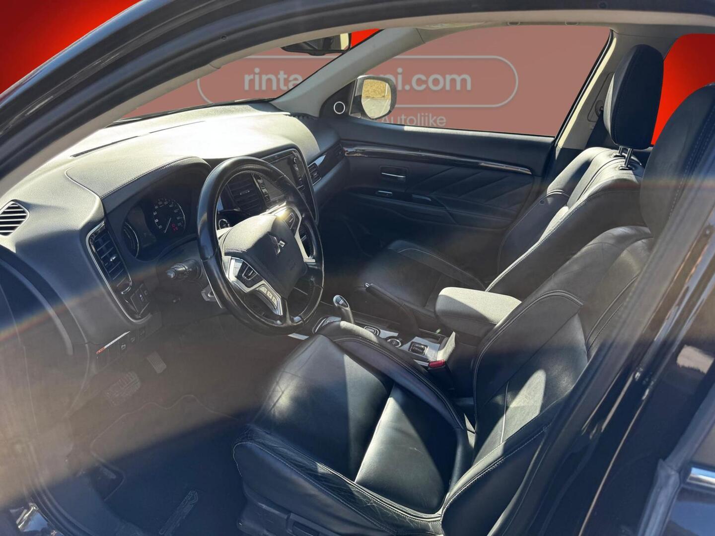 MITSUBISHI Outlander PHEV 2015