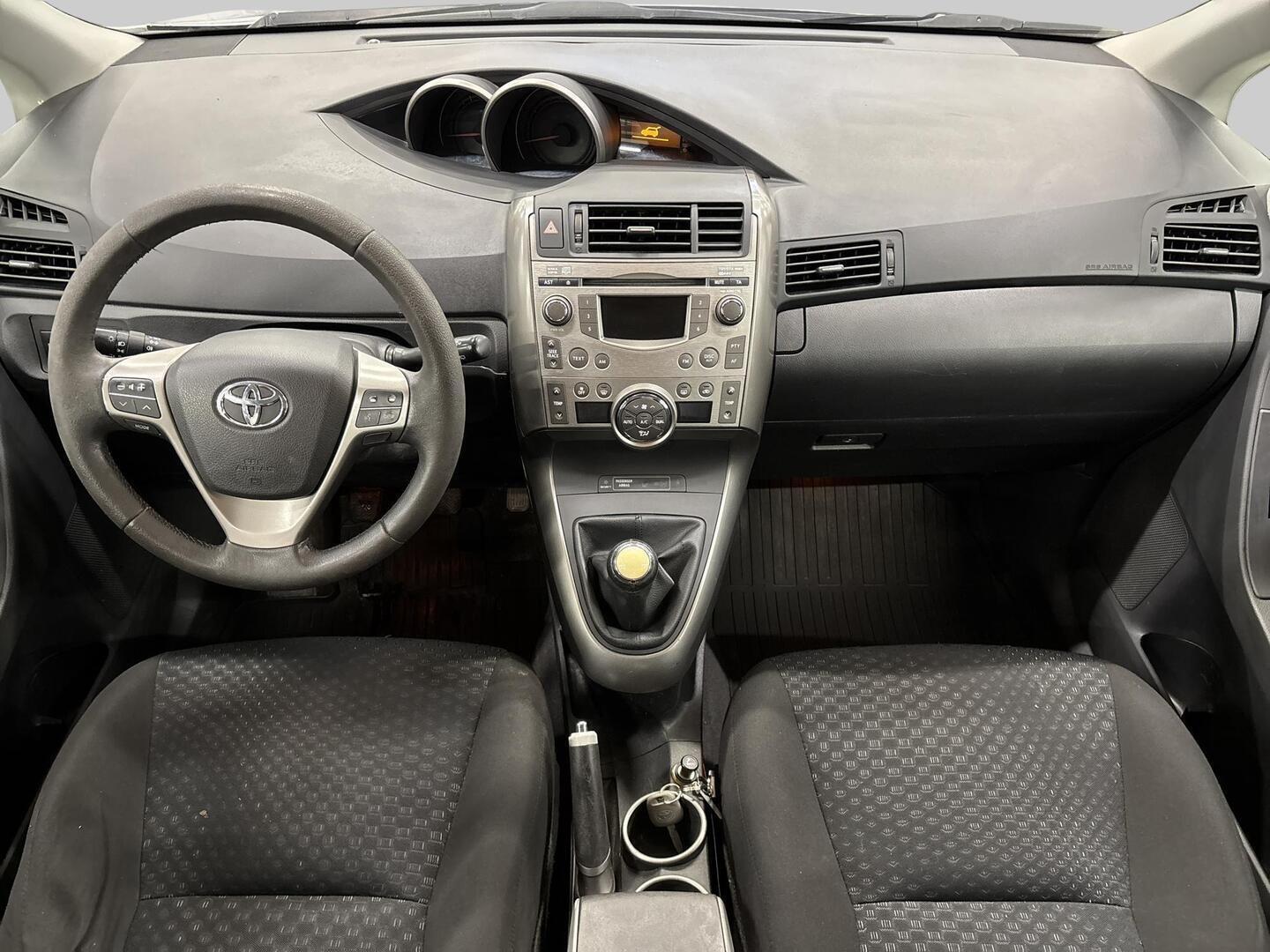 TOYOTA Verso 2010