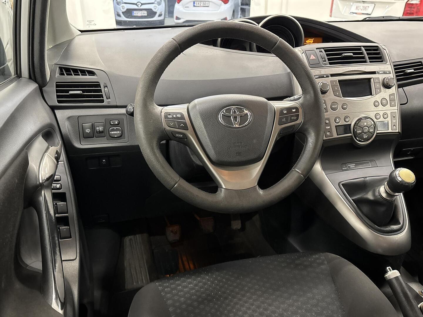TOYOTA Verso 2010