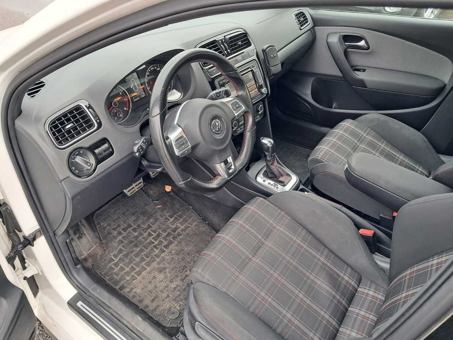 VOLKSWAGEN Polo 2011