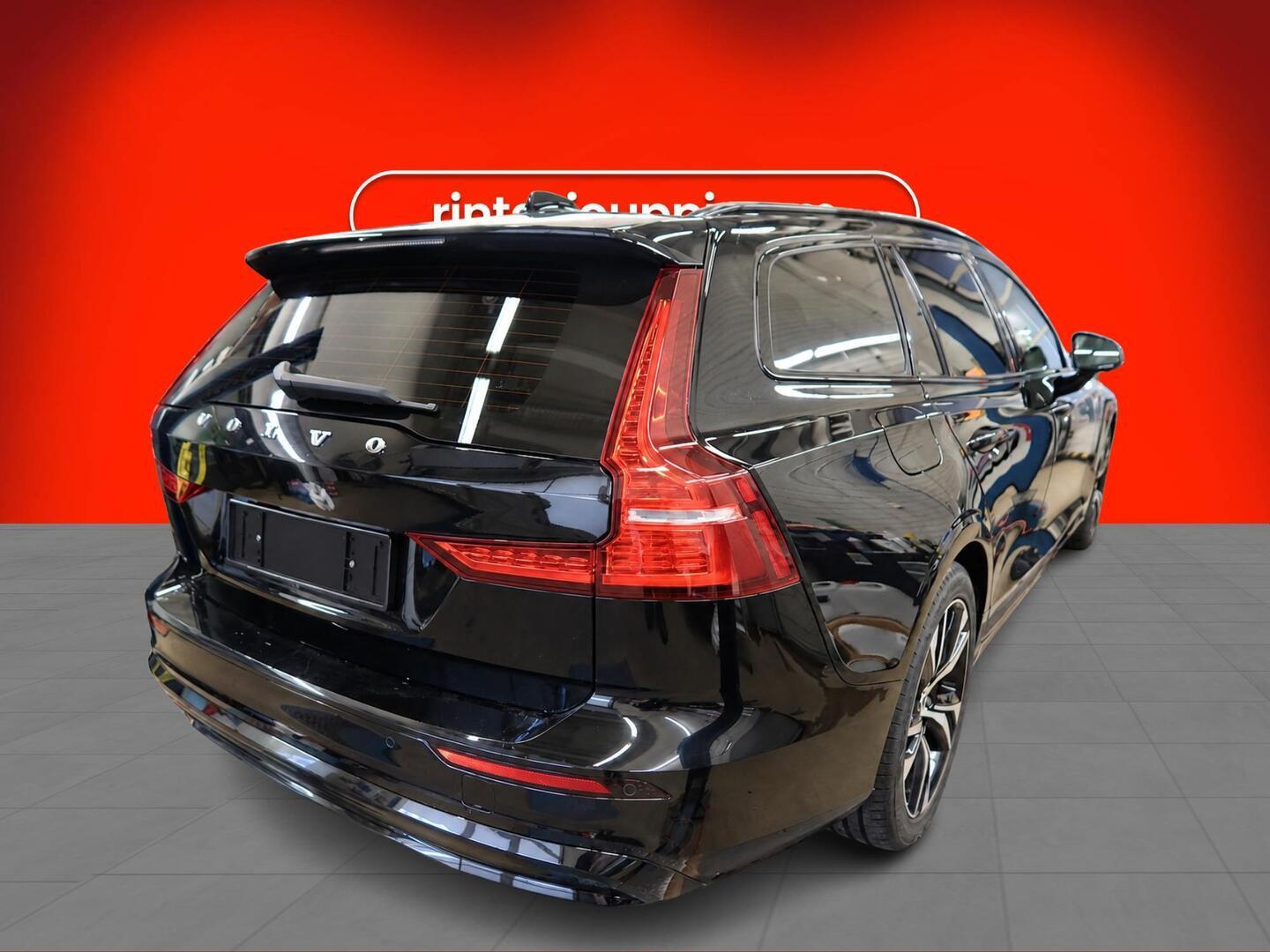VOLVO V60 2023