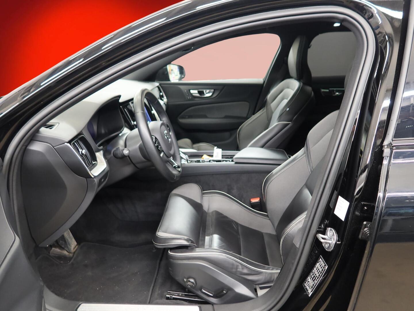 VOLVO V60 2023