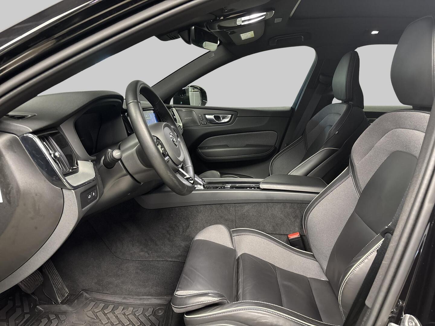 VOLVO XC60 2024