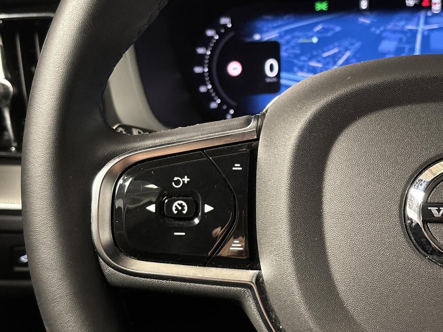 VOLVO XC60 2024