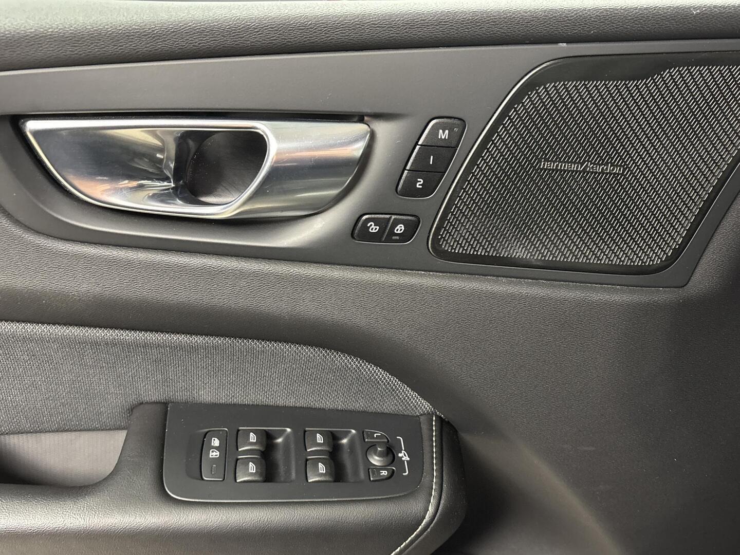 VOLVO XC60 2024