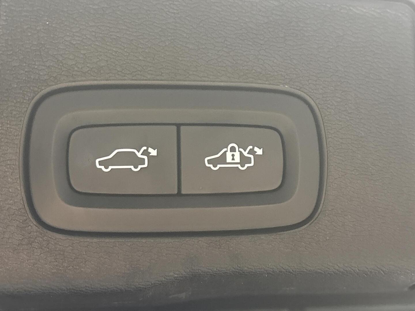 VOLVO XC60 2024