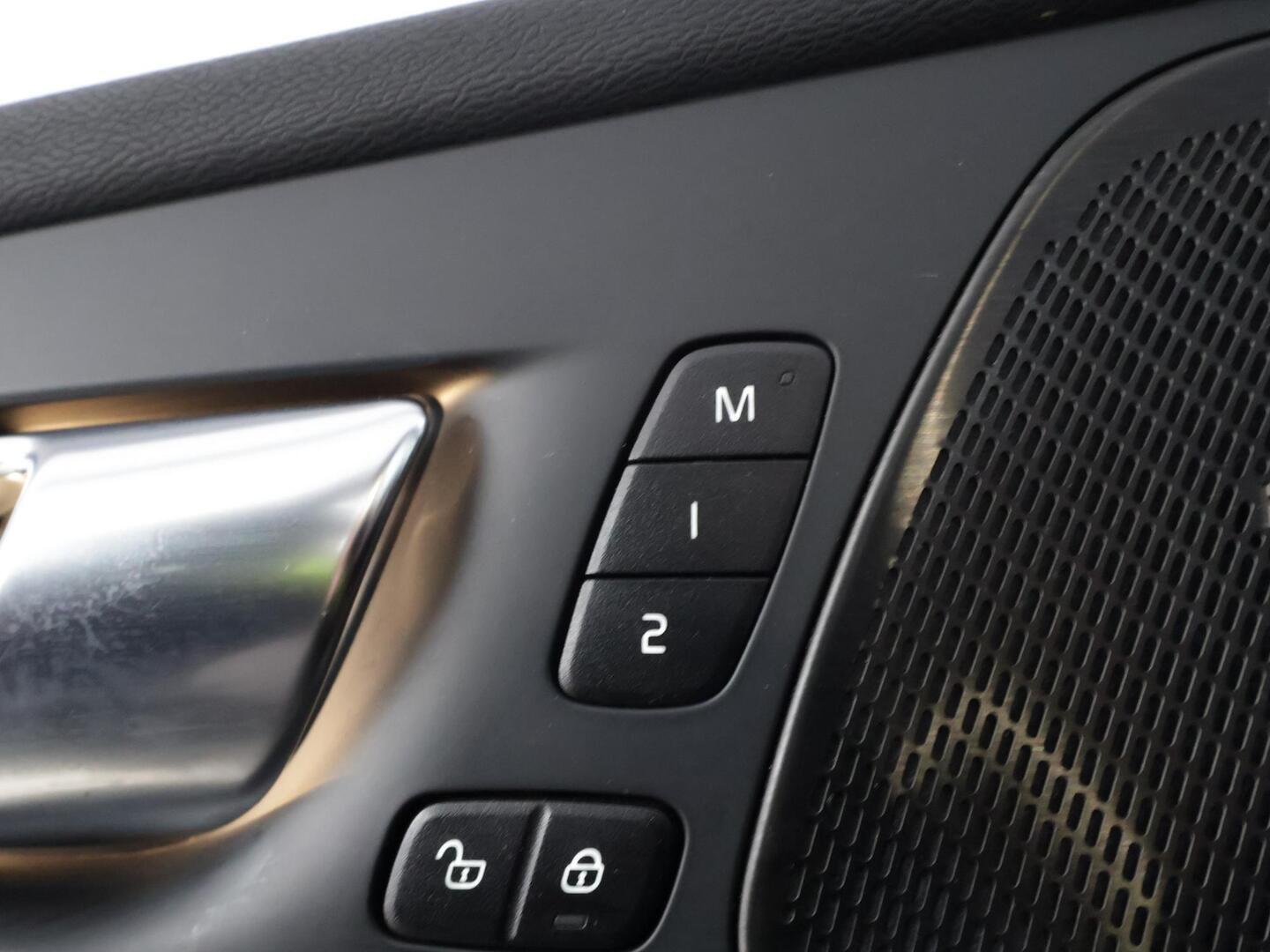 VOLVO XC60 2024