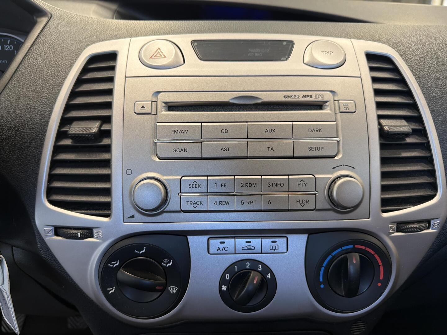 HYUNDAI i20 2011
