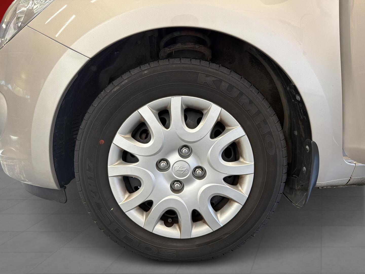 HYUNDAI i20 2011
