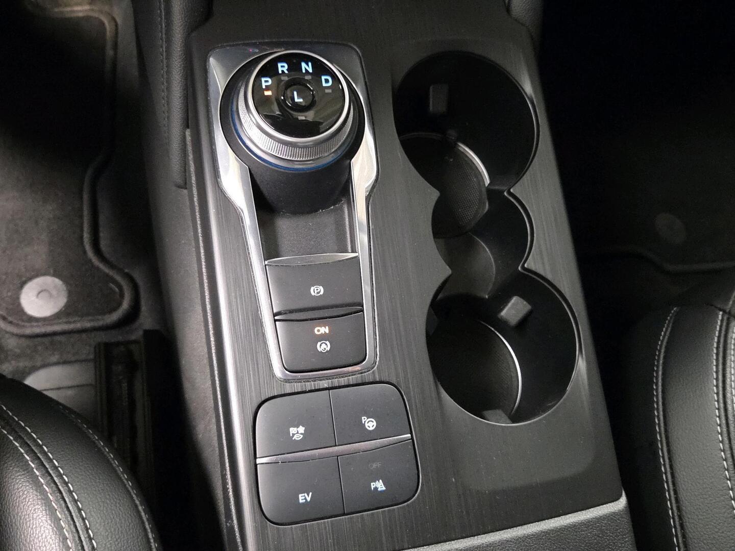 FORD Kuga 2023