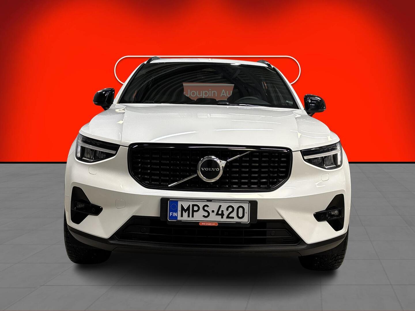 VOLVO XC40 2024