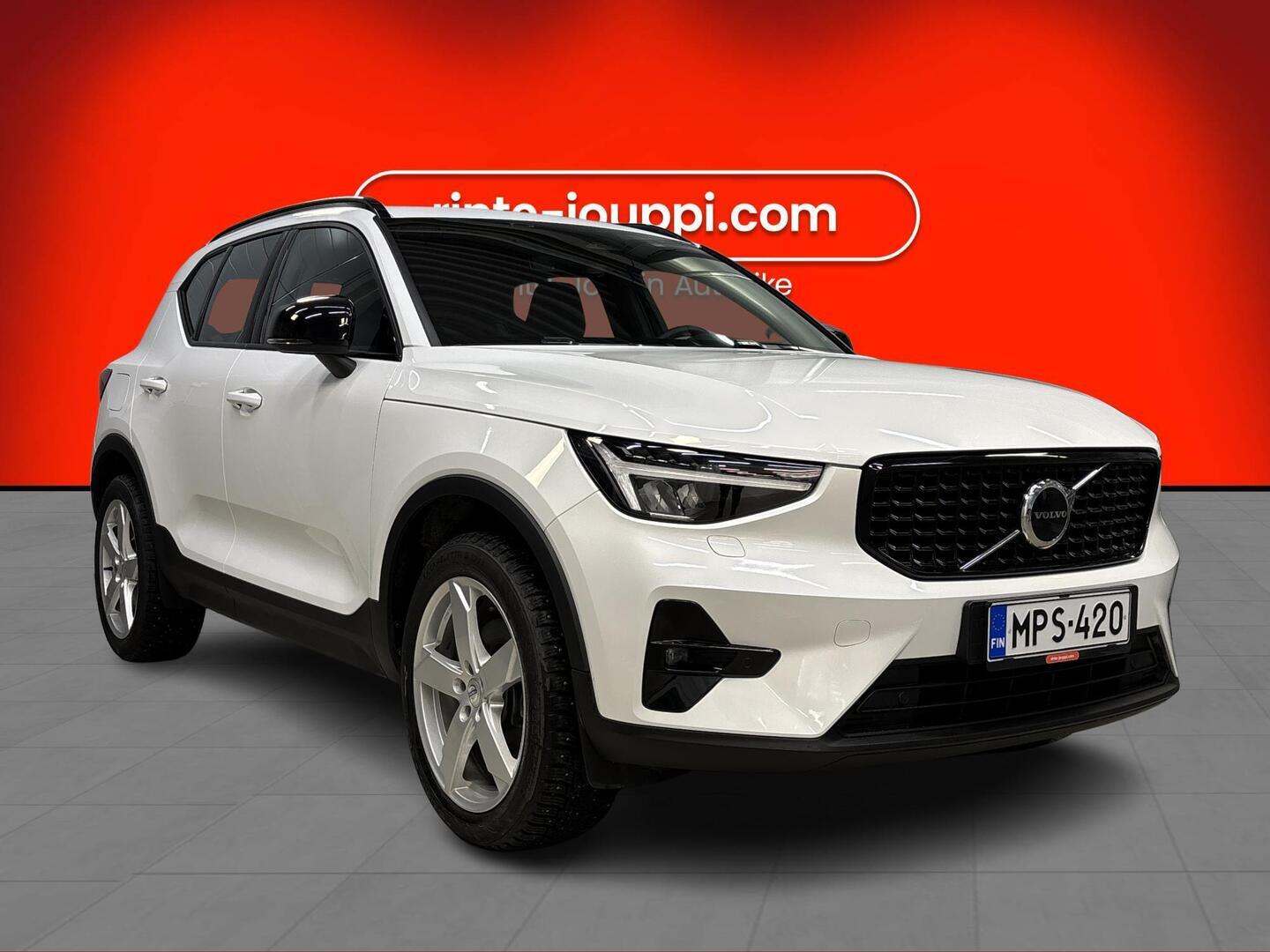 VOLVO XC40 2024