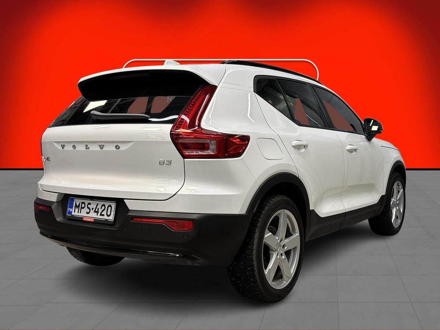 VOLVO XC40 2024