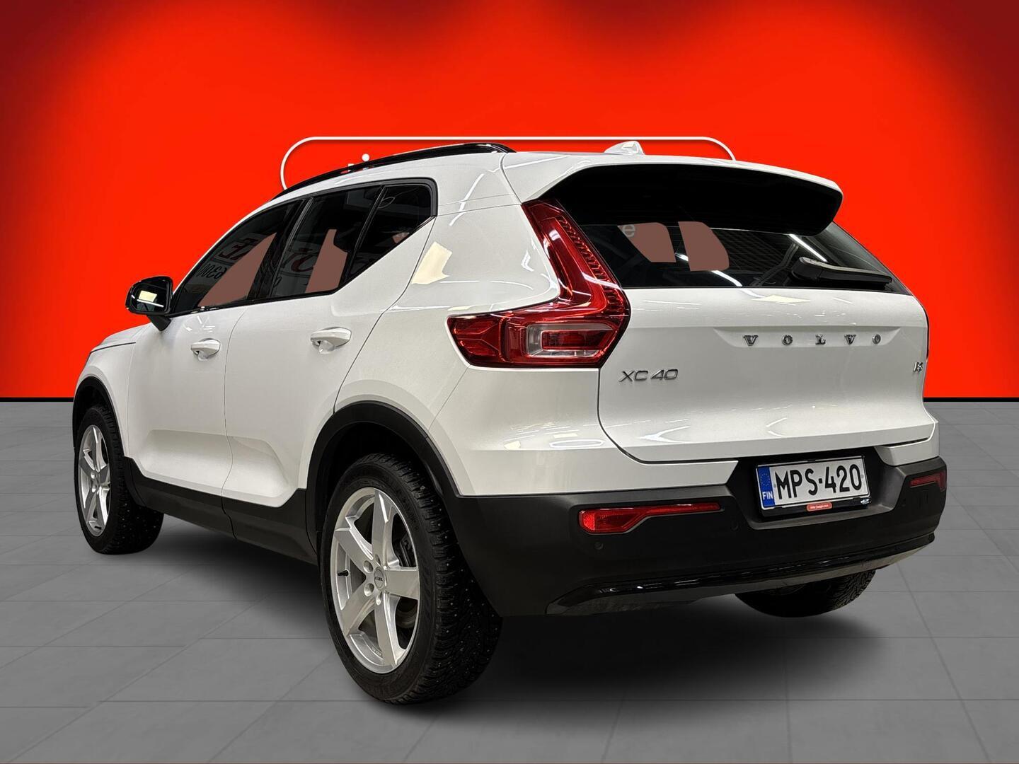 VOLVO XC40 2024