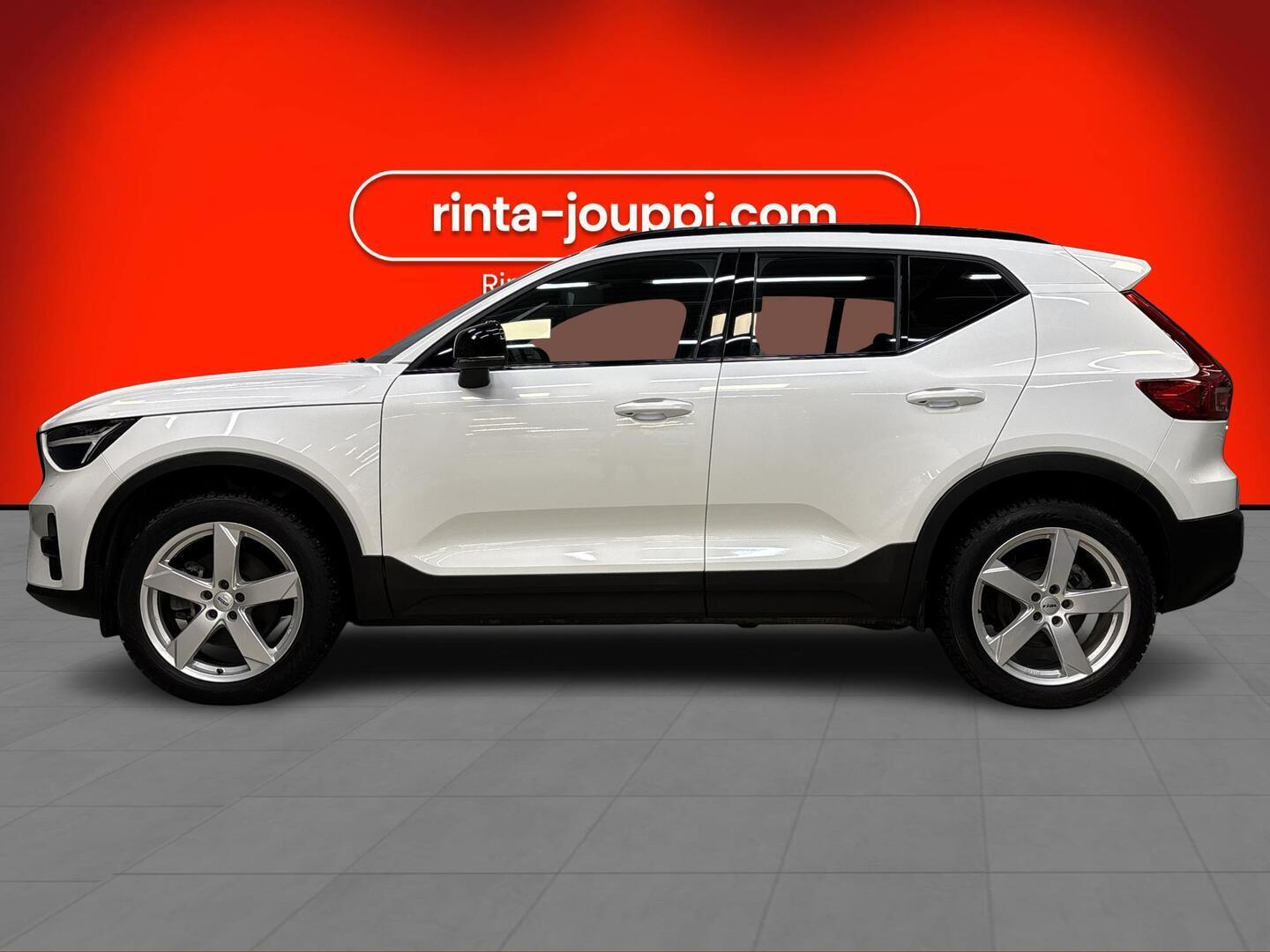 VOLVO XC40 2024