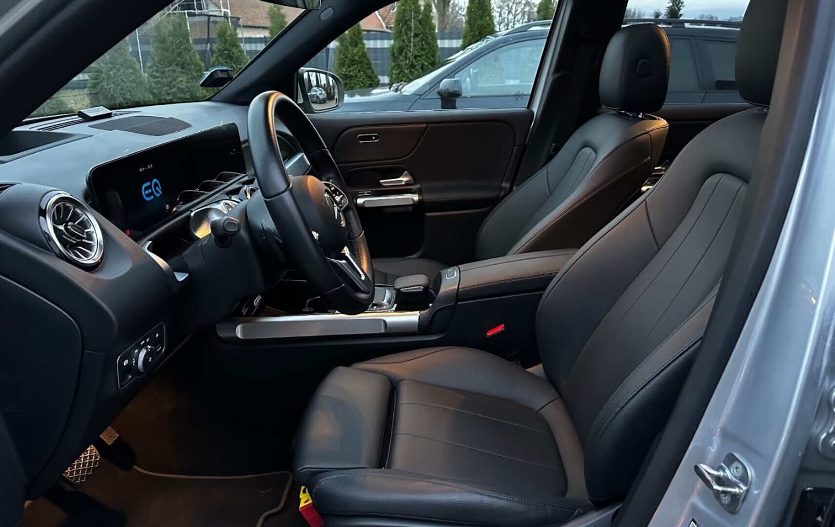 MERCEDES-BENZ EQB 2023