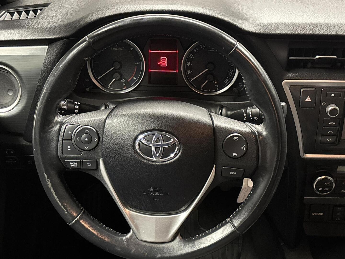 TOYOTA Auris 2013