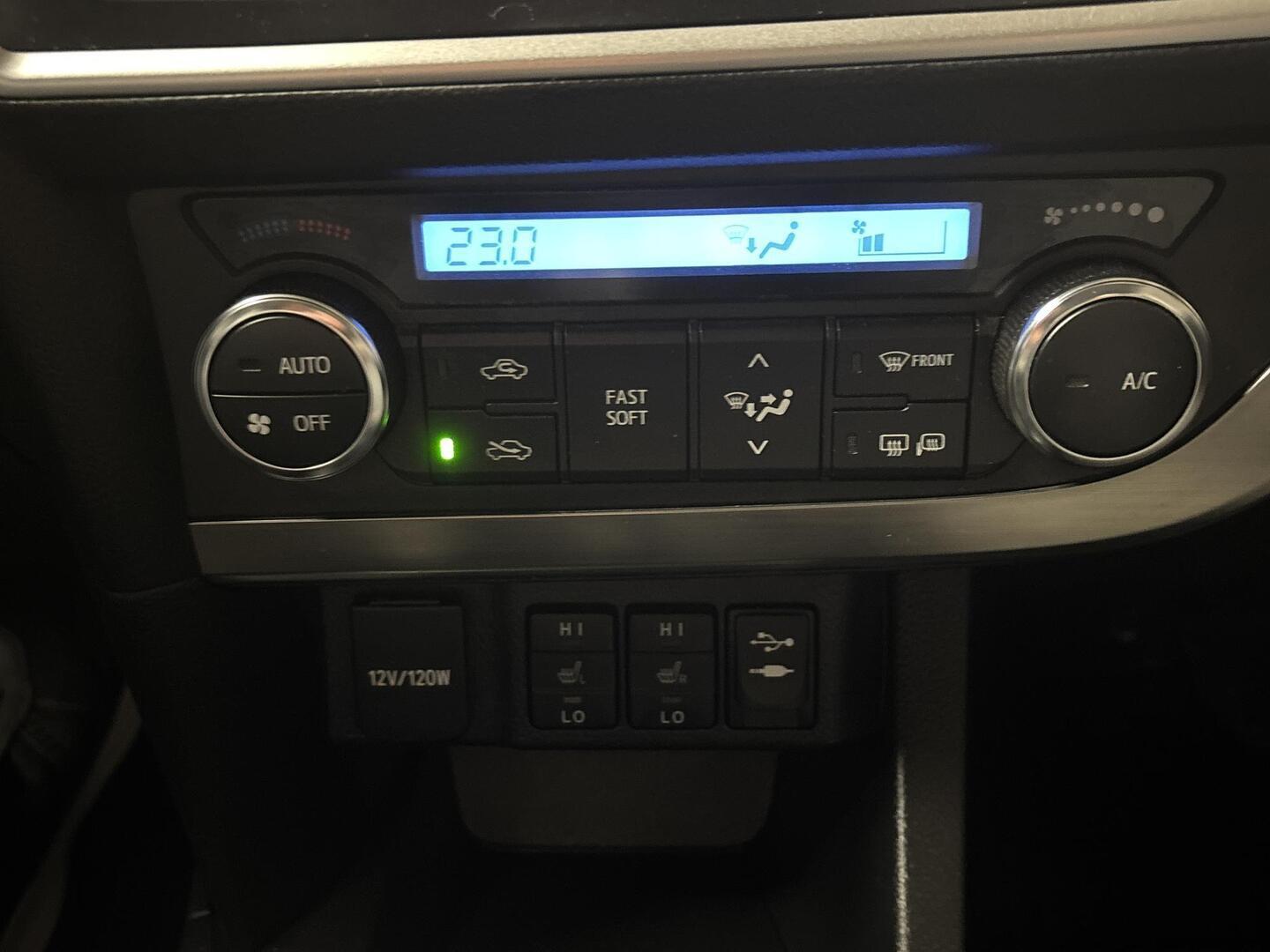 TOYOTA Auris 2013