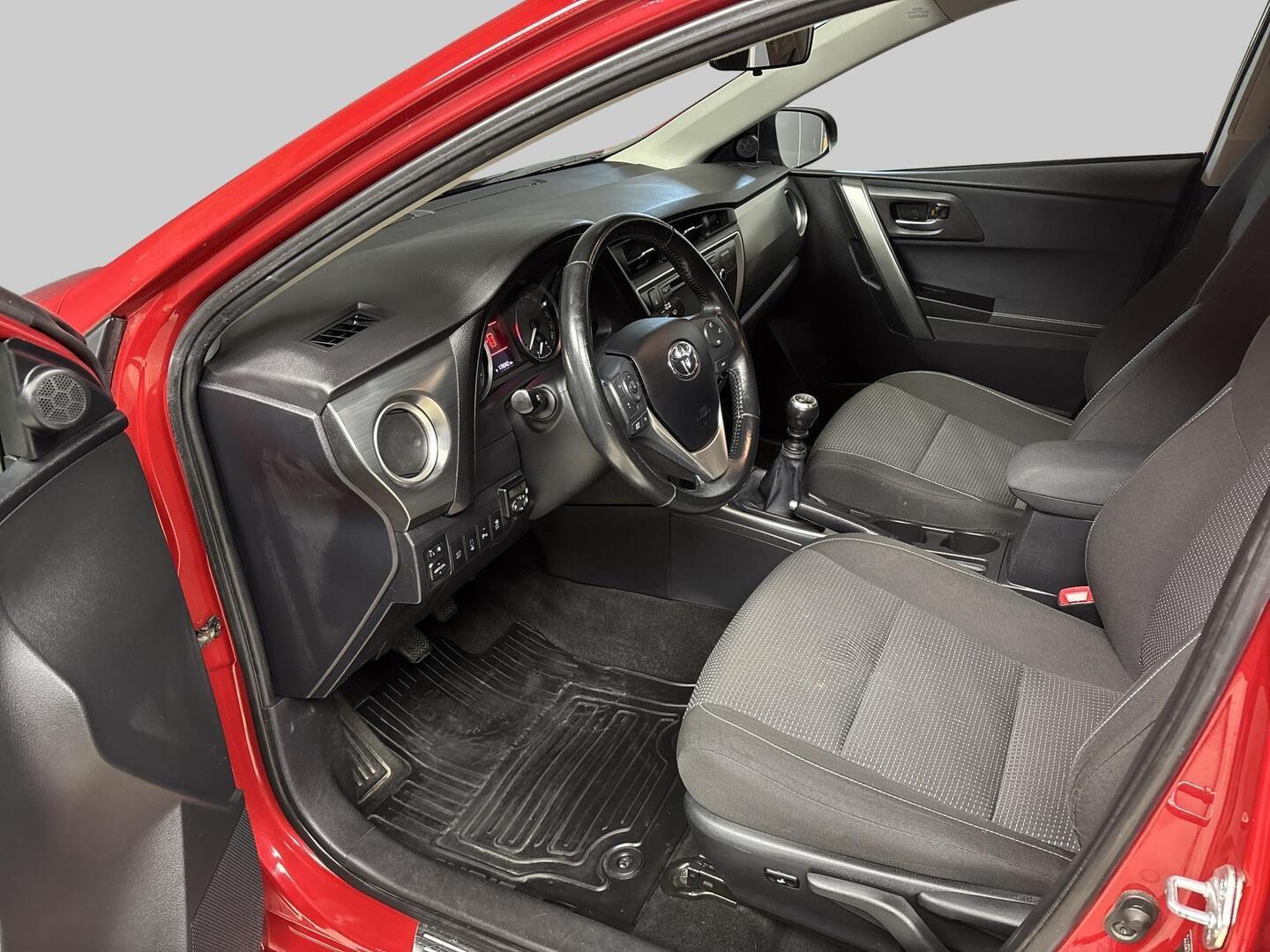 TOYOTA Auris 2013