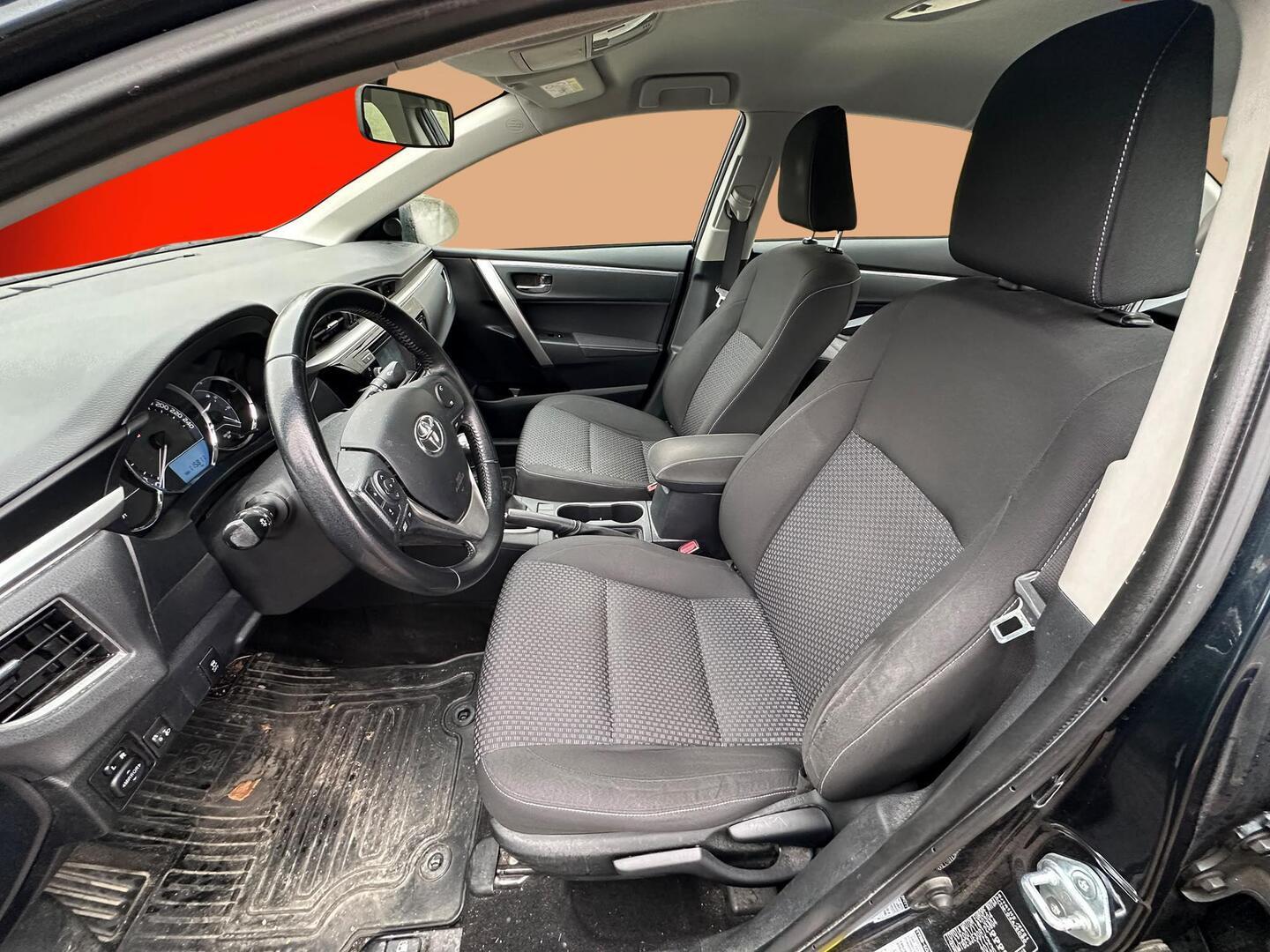 TOYOTA Corolla 2015
