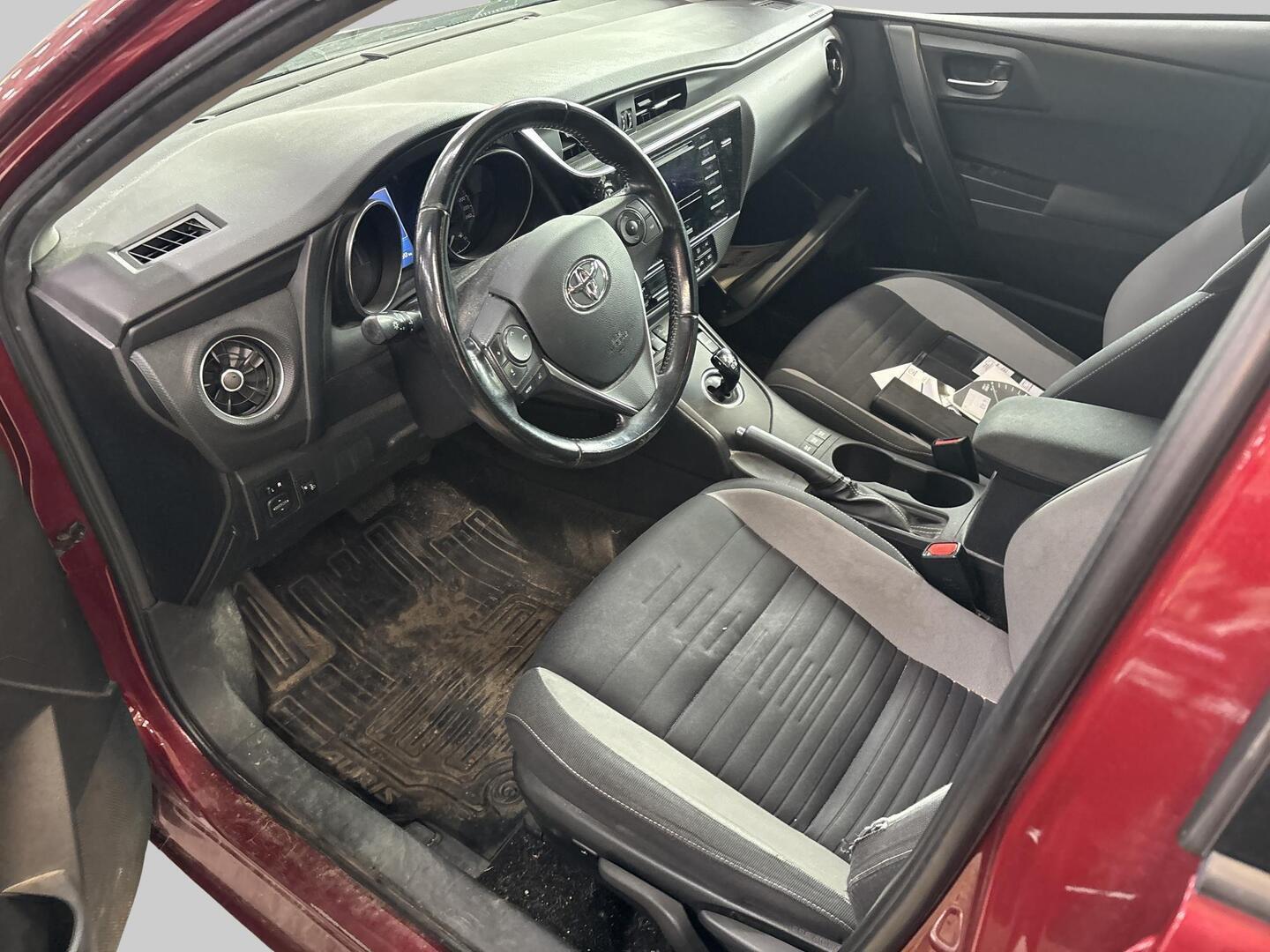 TOYOTA Auris 2017