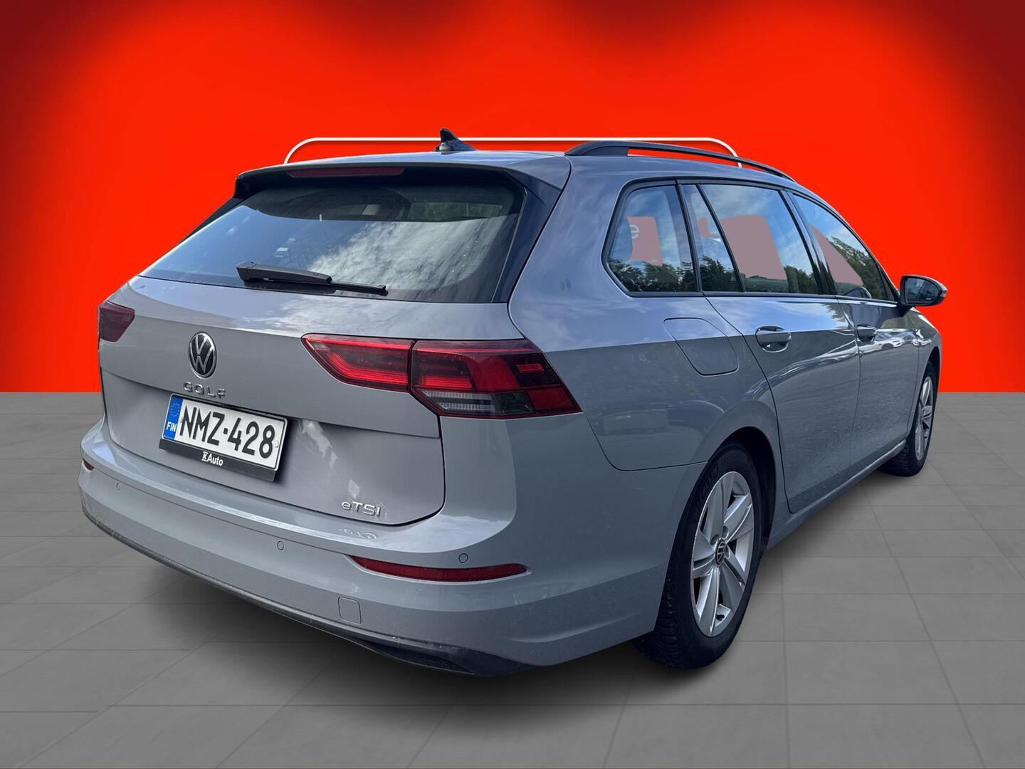 VOLKSWAGEN Golf 2023