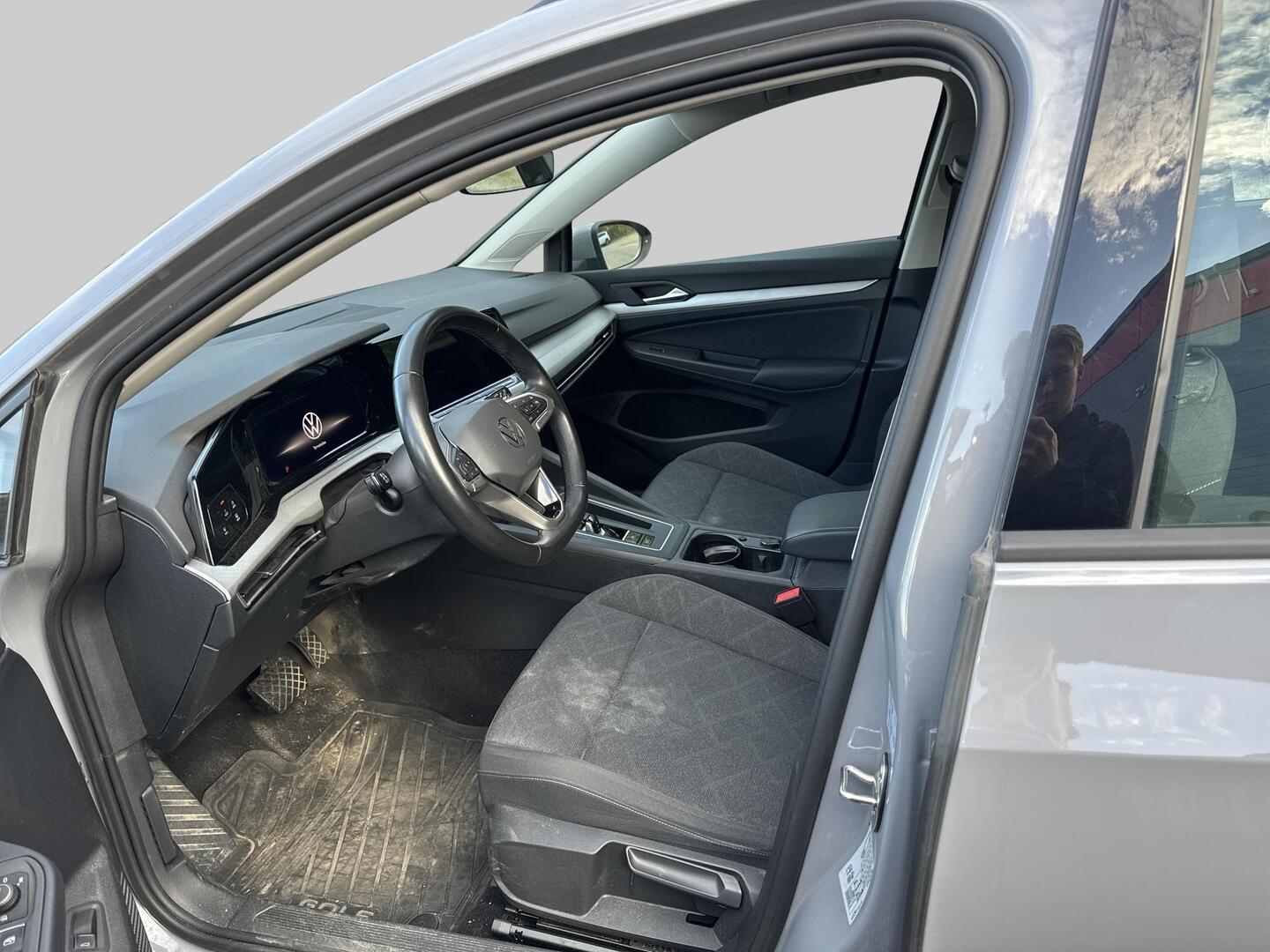 VOLKSWAGEN Golf 2023
