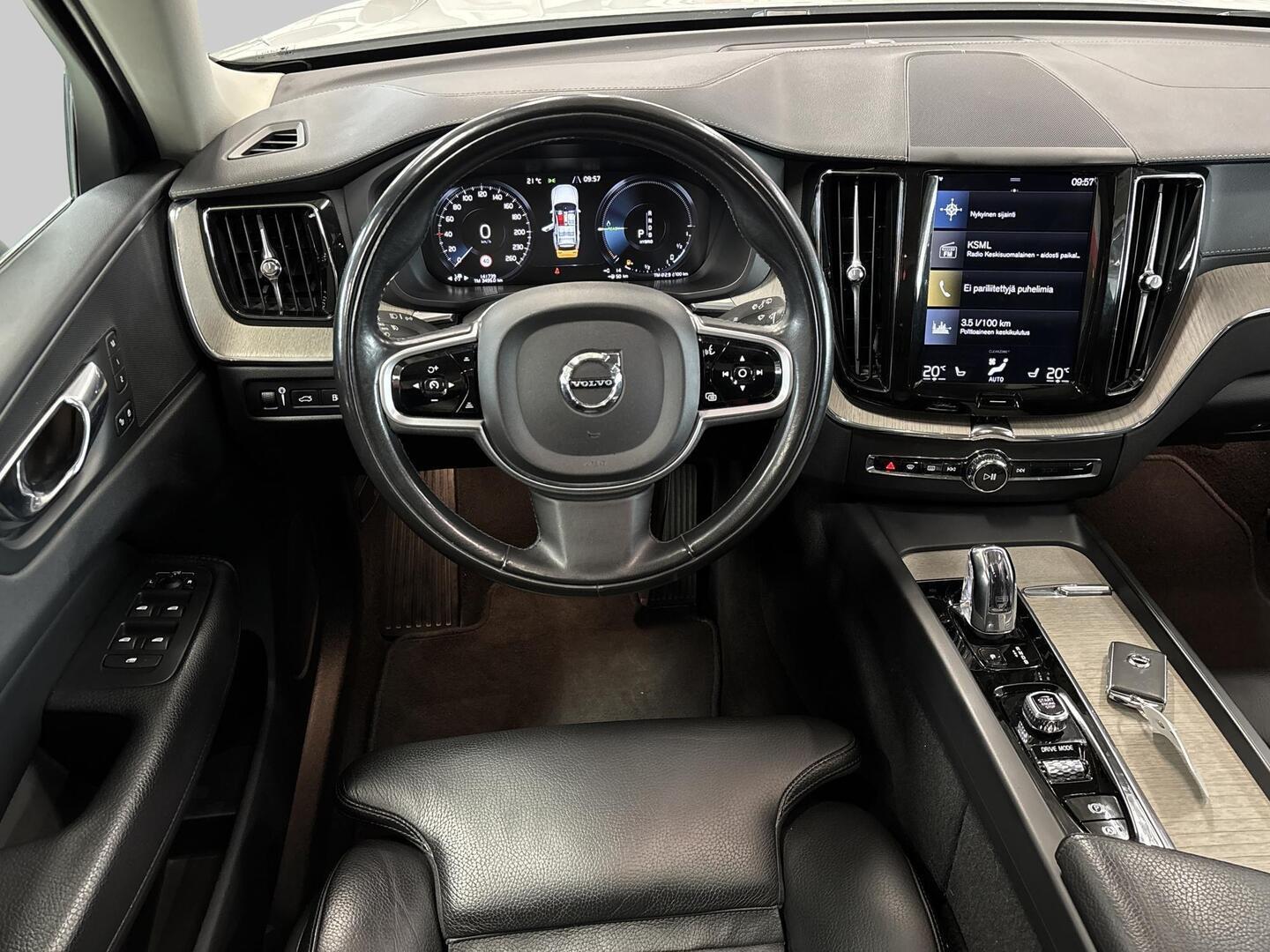 VOLVO XC60 2018